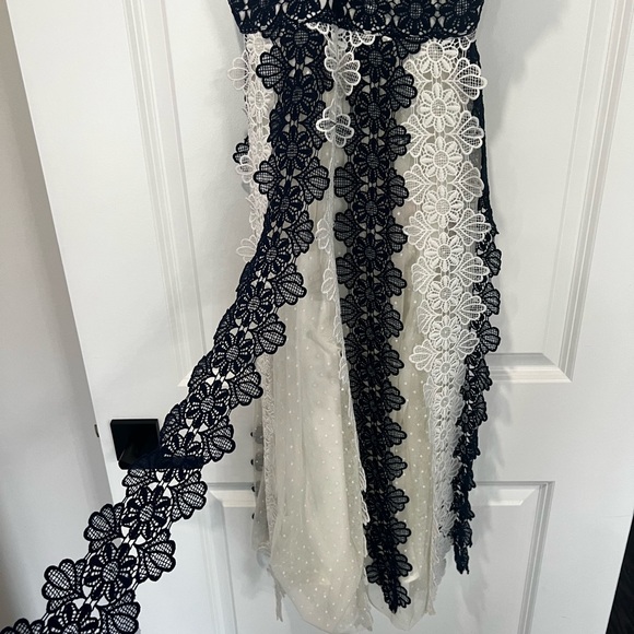 Floral Dress 🥂 - Picture 5 of 9